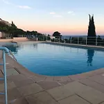 With Swimming Pool 500m From The Apartman