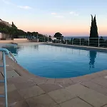 With Swimming Pool 500m From The * Saint-Raphaël