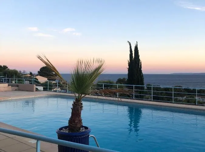 아파트 With Swimming Pool 500m From The *